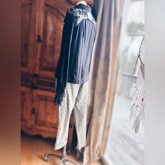 NWT Free People Rosebud Cuff Lace Top - Black - Size XL - Picture 14 of 16